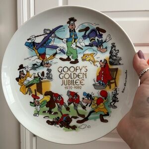 Disney Goofys golden julibee decorative plate